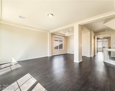 5282 Ledgewood Creek Avenue - Photo Thumbnail 6