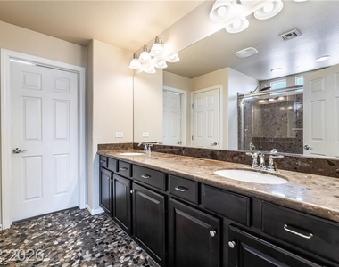 5282 Ledgewood Creek Avenue - Photo Thumbnail 17