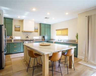 11309 Jasper Grove Avenue - Photo Thumbnail 6