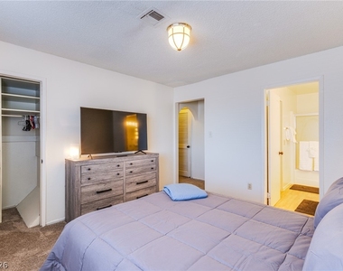 5240 Janfred Court - Photo Thumbnail 9