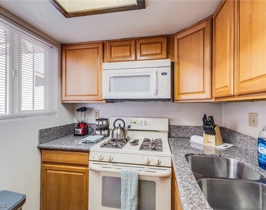 5240 Janfred Court - Photo Thumbnail 6