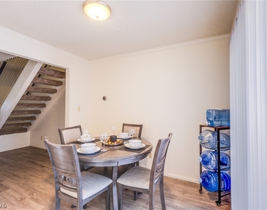 5240 Janfred Court - Photo Thumbnail 3