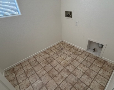 718 Thornford Street - Photo Thumbnail 20