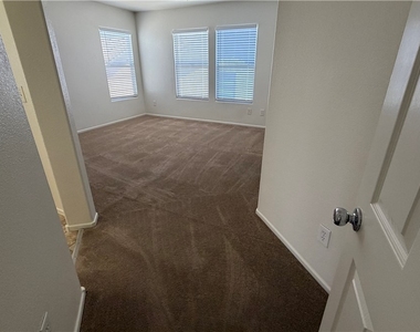 718 Thornford Street - Photo Thumbnail 23
