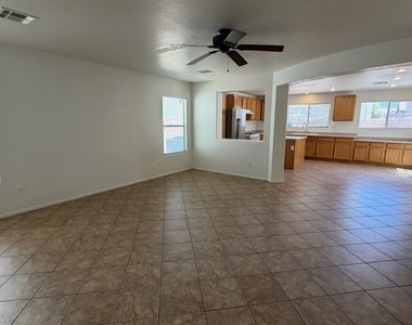 718 Thornford Street - Photo Thumbnail 5