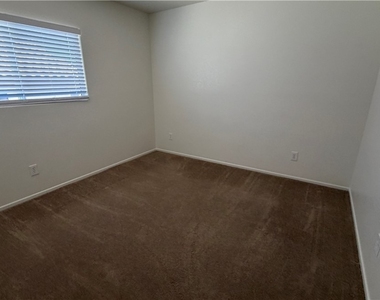 718 Thornford Street - Photo Thumbnail 11