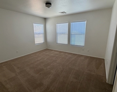 718 Thornford Street - Photo Thumbnail 21