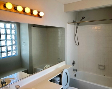 6863 Tamarus Street - Photo Thumbnail 12