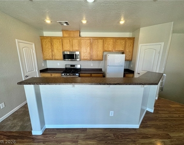 335 Clarence House Avenue - Photo Thumbnail 5