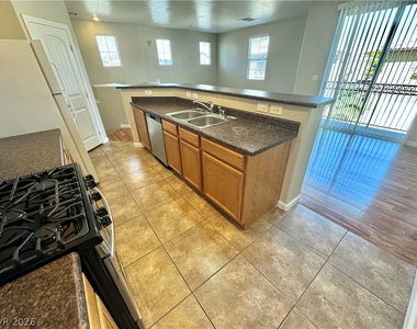 335 Clarence House Avenue - Photo Thumbnail 7