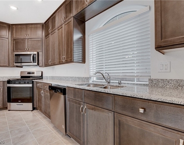 7821 Tomsburgh Lane - Photo Thumbnail 11