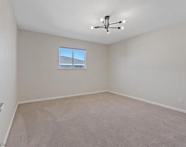 669 Oakmont Avenue - Photo Thumbnail 11