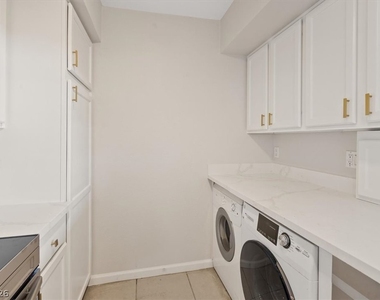 669 Oakmont Avenue - Photo Thumbnail 19