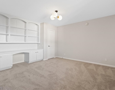 669 Oakmont Avenue - Photo Thumbnail 3