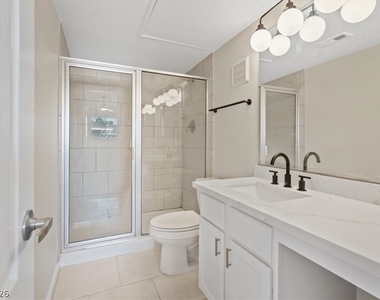 669 Oakmont Avenue - Photo Thumbnail 21
