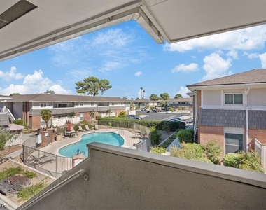 669 Oakmont Avenue - Photo Thumbnail 28