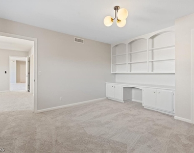 669 Oakmont Avenue - Photo Thumbnail 20