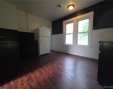 67 Moeller Street - Photo Thumbnail 4