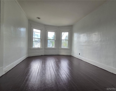 67 Moeller Street - Photo Thumbnail 6