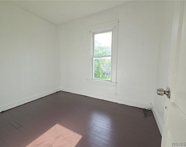 67 Moeller Street - Photo Thumbnail 5