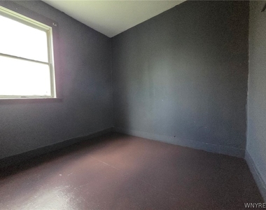 67 Moeller Street - Photo Thumbnail 8