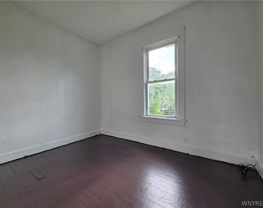 67 Moeller Street - Photo Thumbnail 7