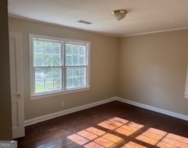 5161 Phillips Drive - Photo Thumbnail 4
