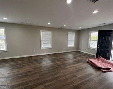 324 Adams Street - Photo Thumbnail 4