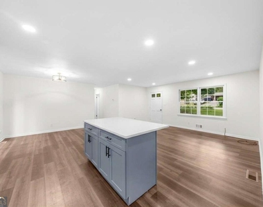 3022 Hillwood Drive Nw - Photo Thumbnail 3
