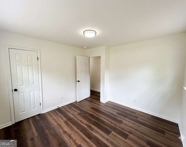 3022 Hillwood Drive Nw - Photo Thumbnail 9