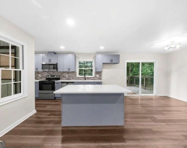 3022 Hillwood Drive Nw - Photo Thumbnail 7