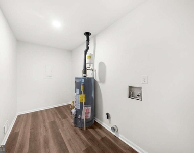 3022 Hillwood Drive Nw - Photo Thumbnail 11
