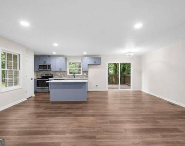 3022 Hillwood Drive Nw - Photo Thumbnail 1