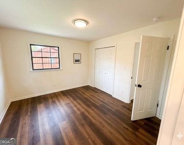3022 Hillwood Drive Nw - Photo Thumbnail 8