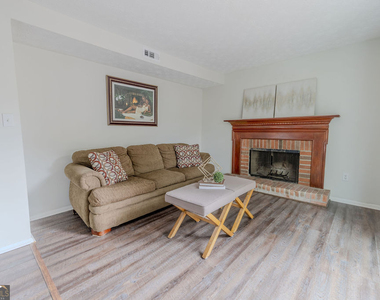 2073 Raintree Place - Photo Thumbnail 11
