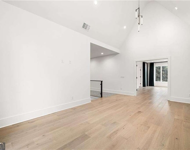 2742 Winding Lane Ne - Photo Thumbnail 25