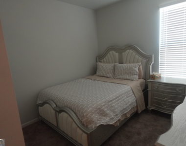 175 Tulip Drive - Photo Thumbnail 6