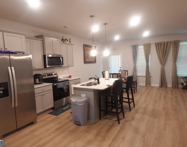 175 Tulip Drive - Photo Thumbnail 5
