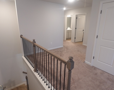 175 Tulip Drive - Photo Thumbnail 9