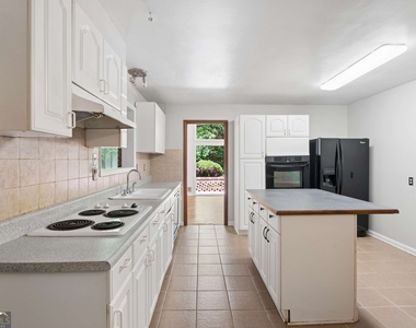 3543 Cloudland Drive - Photo Thumbnail 5