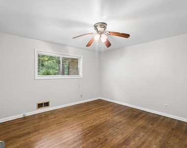 3543 Cloudland Drive - Photo Thumbnail 12