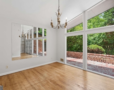 3543 Cloudland Drive - Photo Thumbnail 3