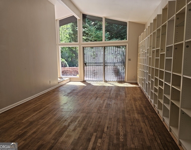 3543 Cloudland Drive - Photo Thumbnail 2