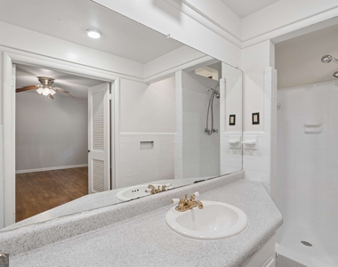 3543 Cloudland Drive - Photo Thumbnail 15