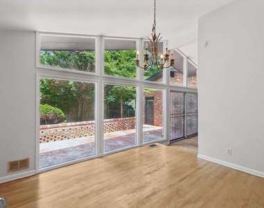 3543 Cloudland Drive - Photo Thumbnail 2
