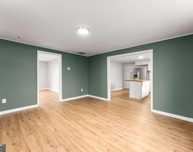212 Walker Drive - Photo Thumbnail 4