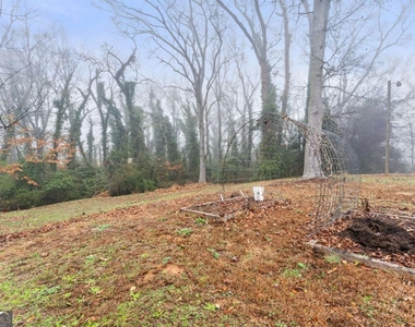 212 Walker Drive - Photo Thumbnail 15