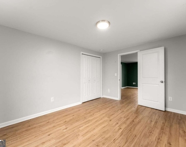212 Walker Drive - Photo Thumbnail 14