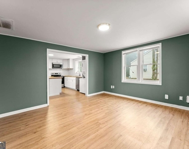 212 Walker Drive - Photo Thumbnail 3