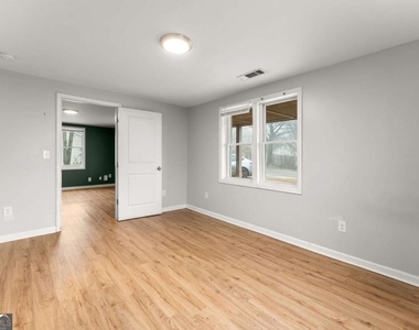 212 Walker Drive - Photo Thumbnail 13